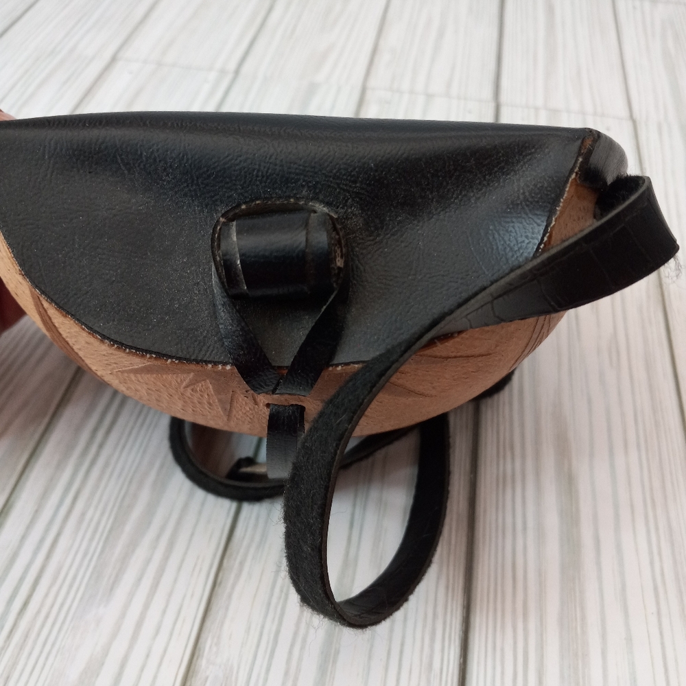 Jamaica Etched Coconut Tropical Crossbody Purse - Picture 6 of 12